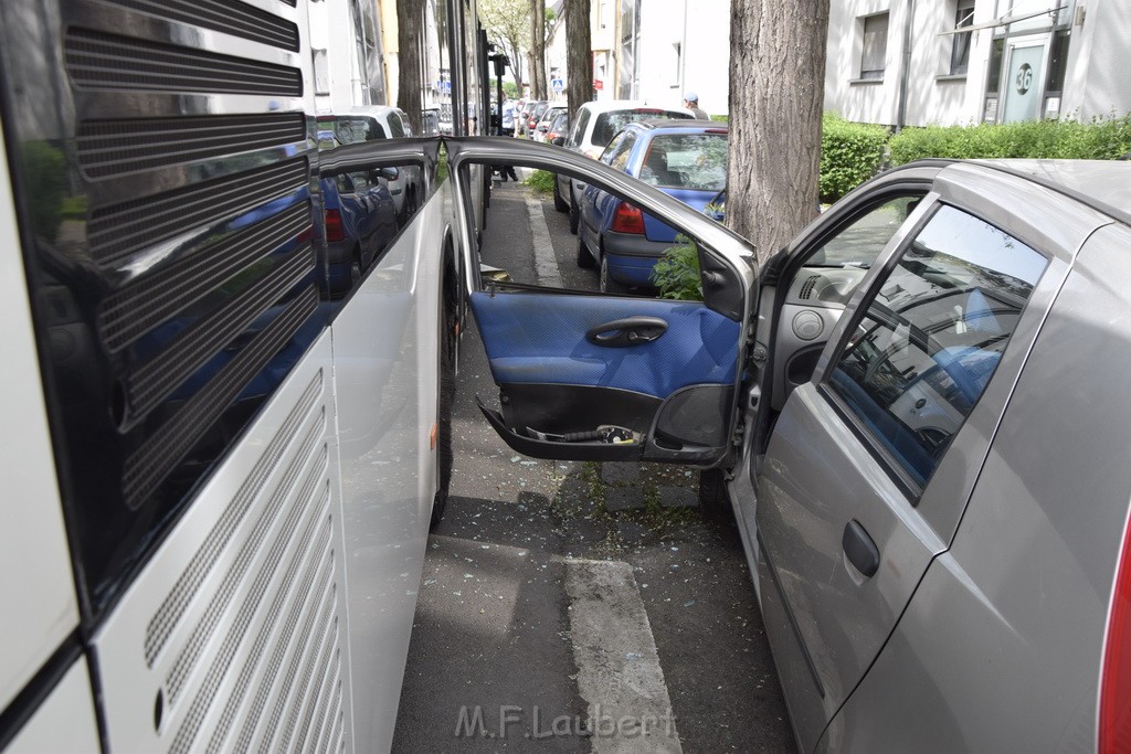 VU KVB Bus gegen PKW Tuer Koeln Kalk Buchforststr P20.JPG - Miklos Laubert